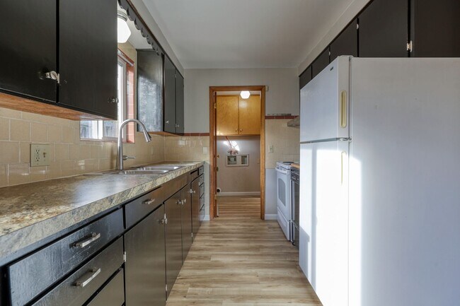 Building Photo - 503 N 5th Ave SW