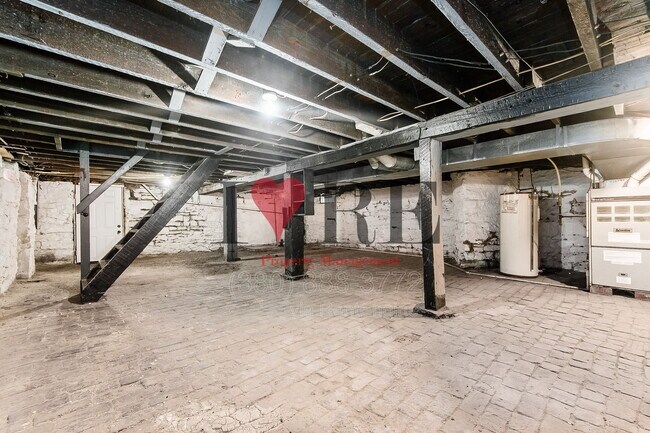 Building Photo - 158 Dakota Ave
