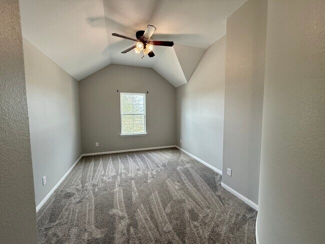 Building Photo - 3707 Parkcrest Ct