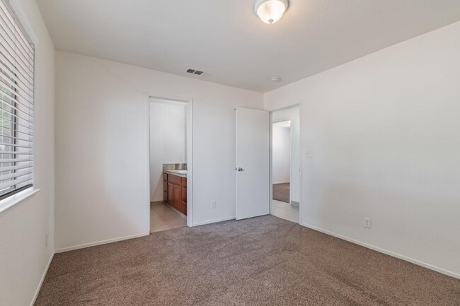 Building Photo - Sanger Home for Rent