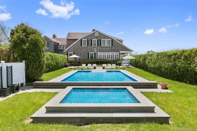 Building Photo - 4 Sandacres Rd