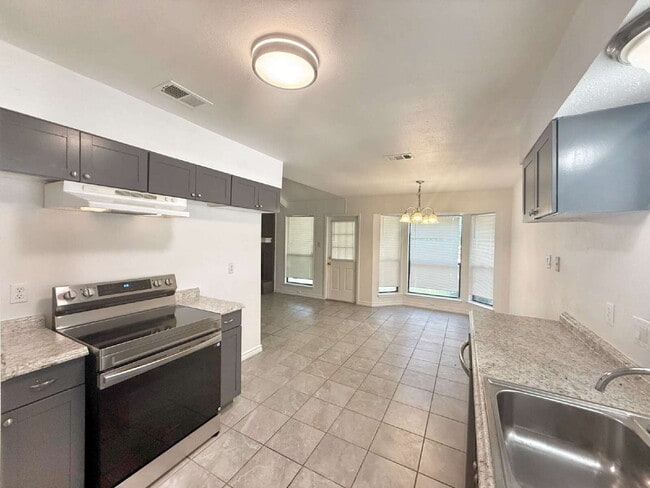 Building Photo - Move-In Special: 1 Month FREE (Applied to ...