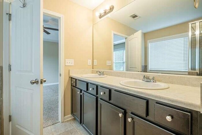 Building Photo - 9576 Rushmore Cir
