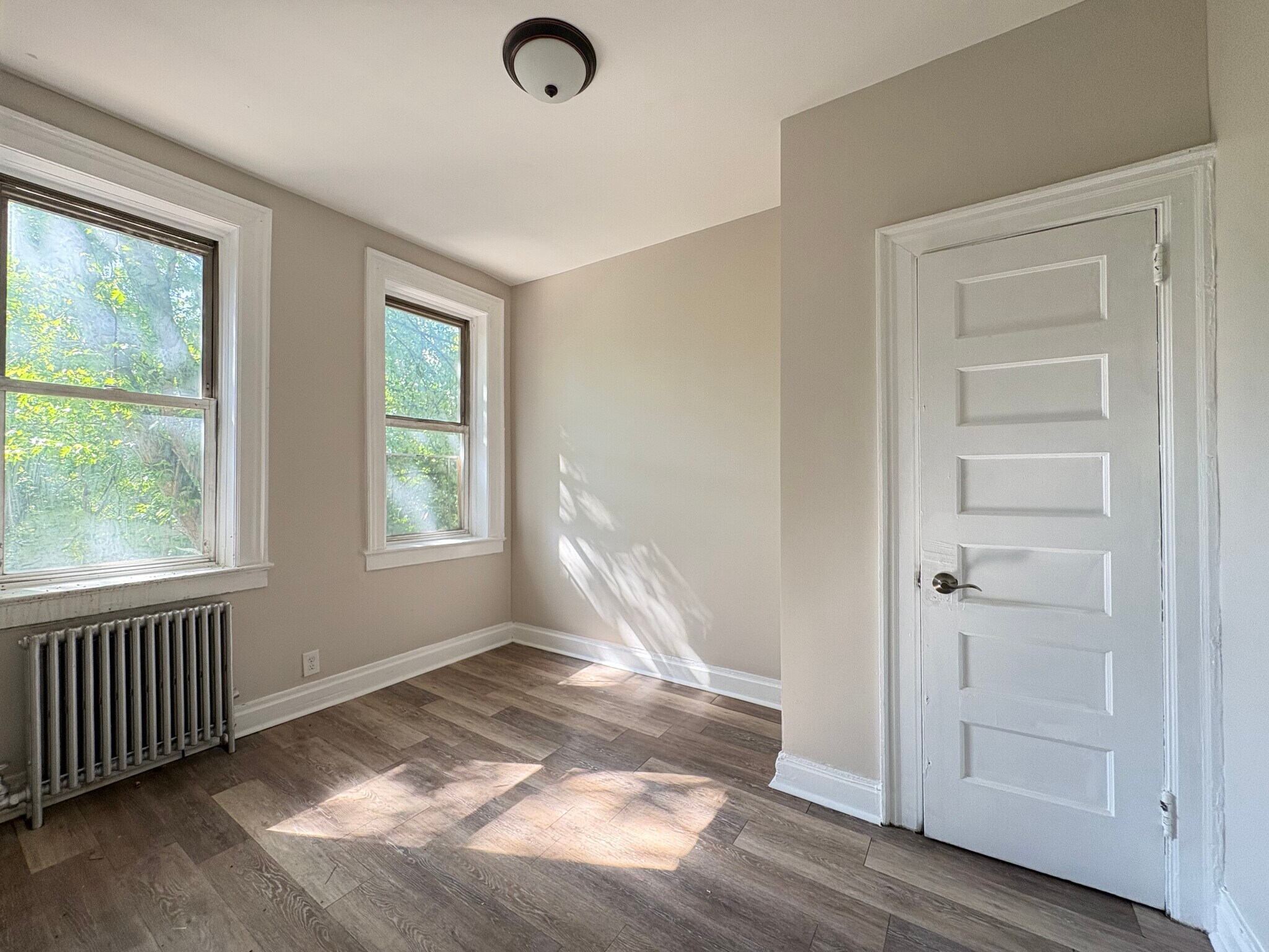 731-733 S 13th St 3R - 732 S 13th St