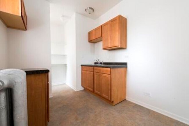 Building Photo - 1010 S 2nd Ave Maywood, IL 60153