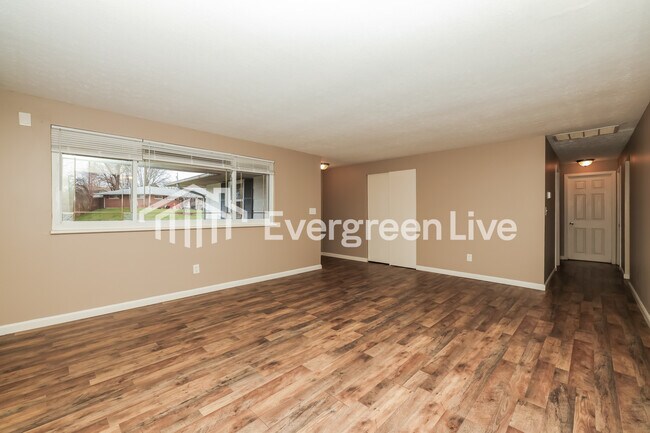 Building Photo - 6660 Celestine St