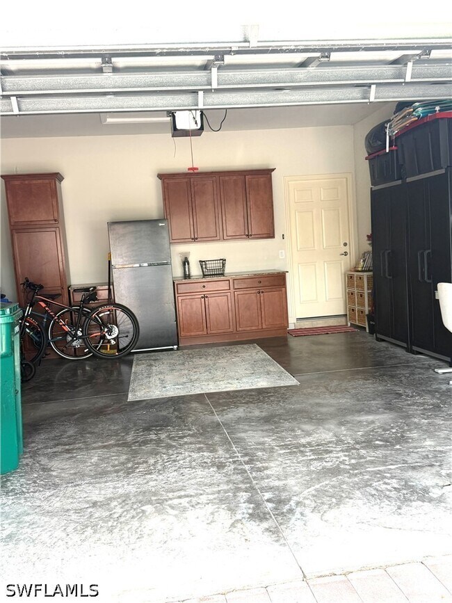 Building Photo - 8736 Querce Ct