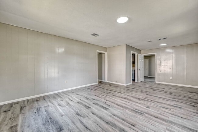Building Photo - Affordable 3BD/2BA single-family house!