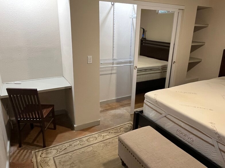 Building Photo - 247 Broad St