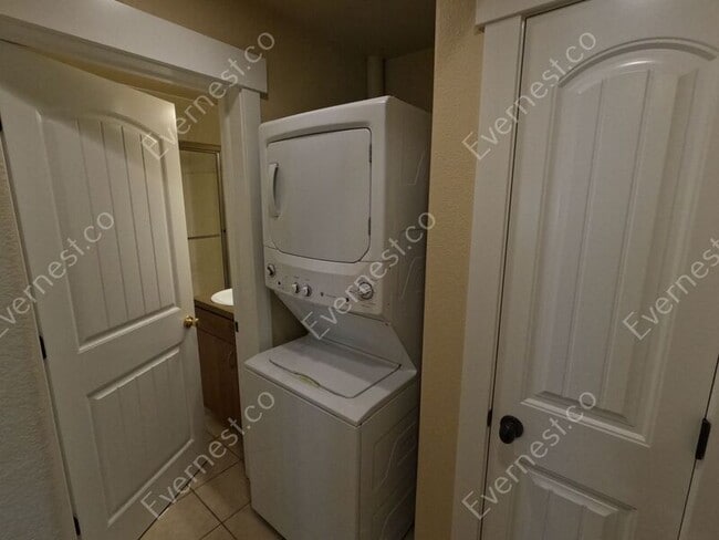 Building Photo - 2224 10th Ave