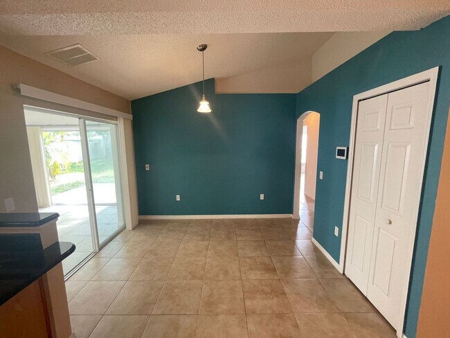 Building Photo - Spacious 4 Bedroom, 2 bath home
