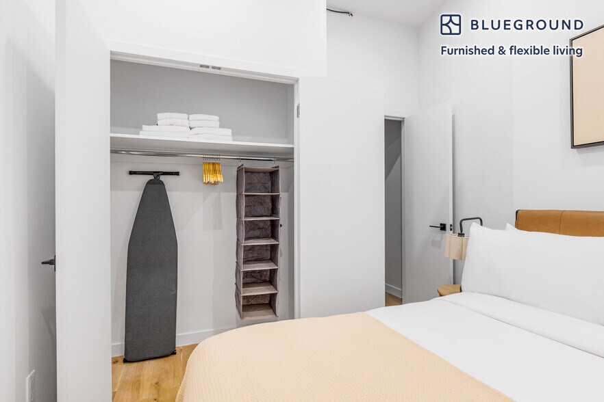 Building Photo - 10 St Marks Pl