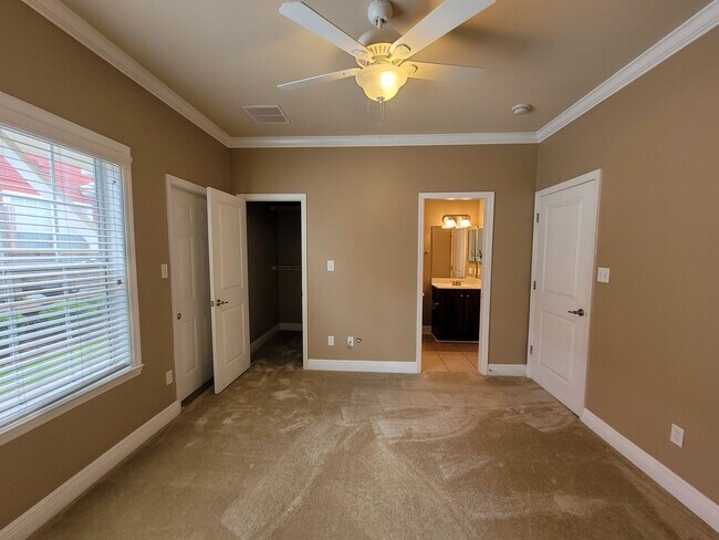 Building Photo - 3 Bedroom town home for rent August 6, 2026 in gated community with pool, renting for $1550 per m...