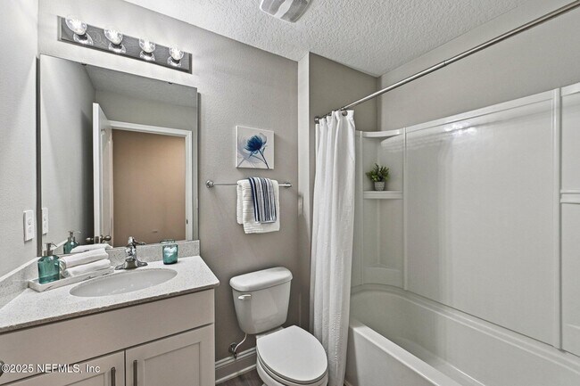 Building Photo - 3034 Oak Stream Dr