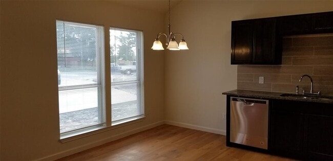 Building Photo - 1311 W Pointe Pl