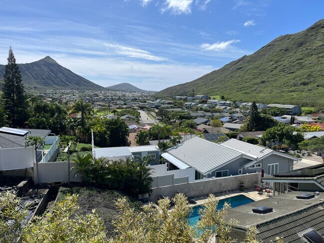 Building Photo - Beautifully fully furnished standalone 2-bedroom, 2-bathroom unit with breathtaking views!