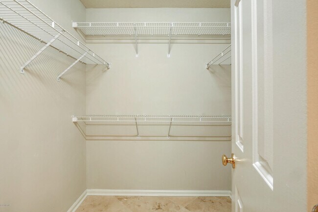 Building Photo - 203 Wagon Wheel Way