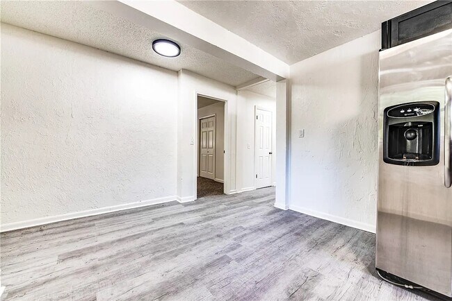 Building Photo - 1206 N Markwell Ave