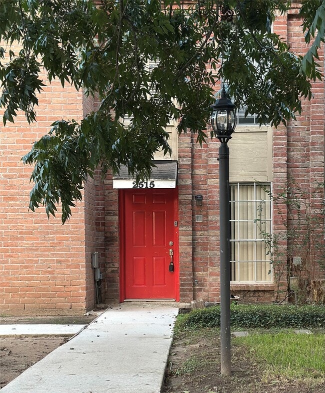 Building Photo - 2515 Oak Hill Dr