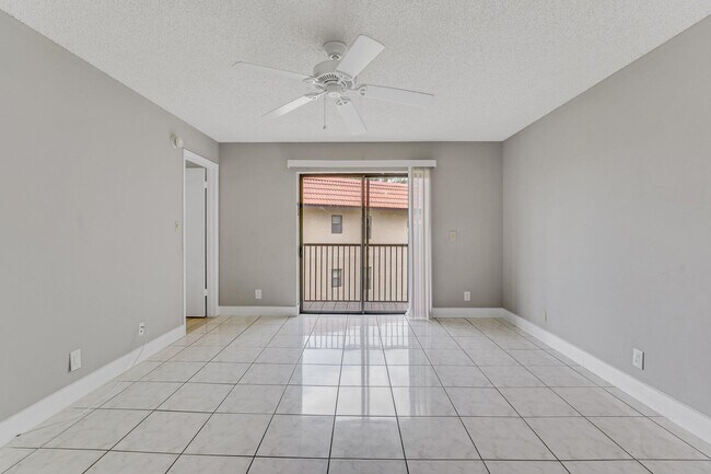 Building Photo - 21915 Lake Forest Cir
