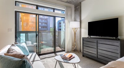 Building Photo - 333 E Roosevelt St