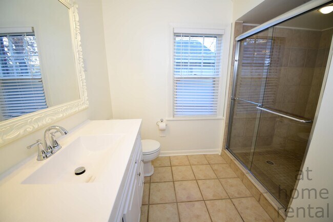 Building Photo - 1740 S Yorktown Ave