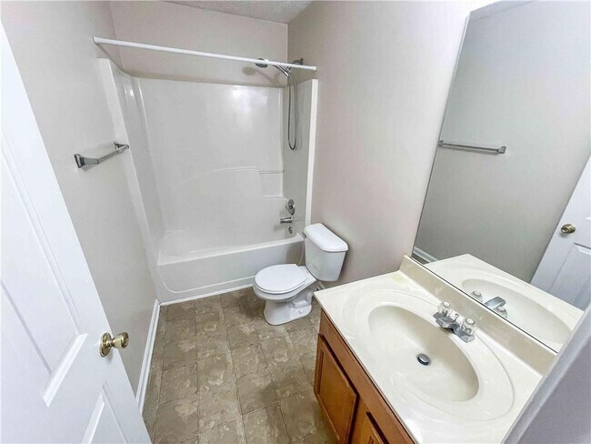 Building Photo - 6205 Tree Ridge Dr N W
