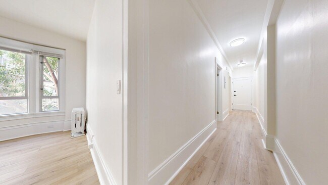 Building Photo - 1060 Bush St