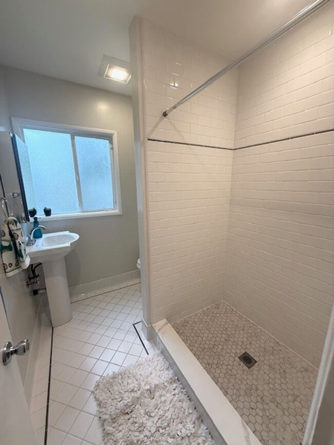 Building Photo - Milan Apartments