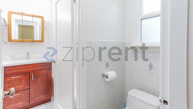 Building Photo - 1578 43rd Ave