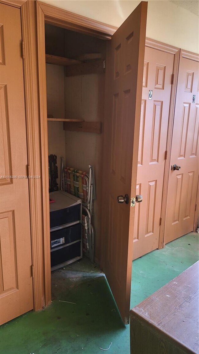 Building Photo - 1001 NE 14th Ave