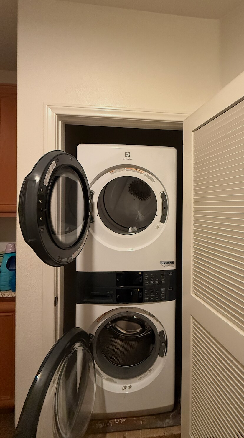 Building Photo - 4300 Newton Ave