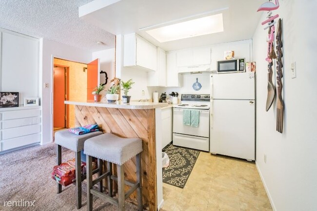 Building Photo - Studio, 1 bath Apartment - 240 Iron Dr