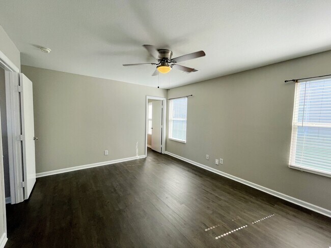 Building Photo - 200 Whitestone Dr NE