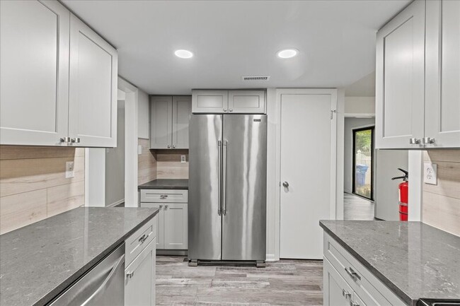 Building Photo - 421 Barton Run Blvd