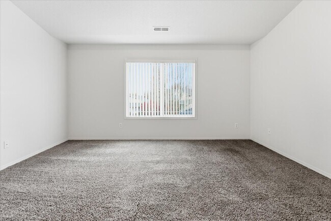 Building Photo - 12811 NE 49TH WAY