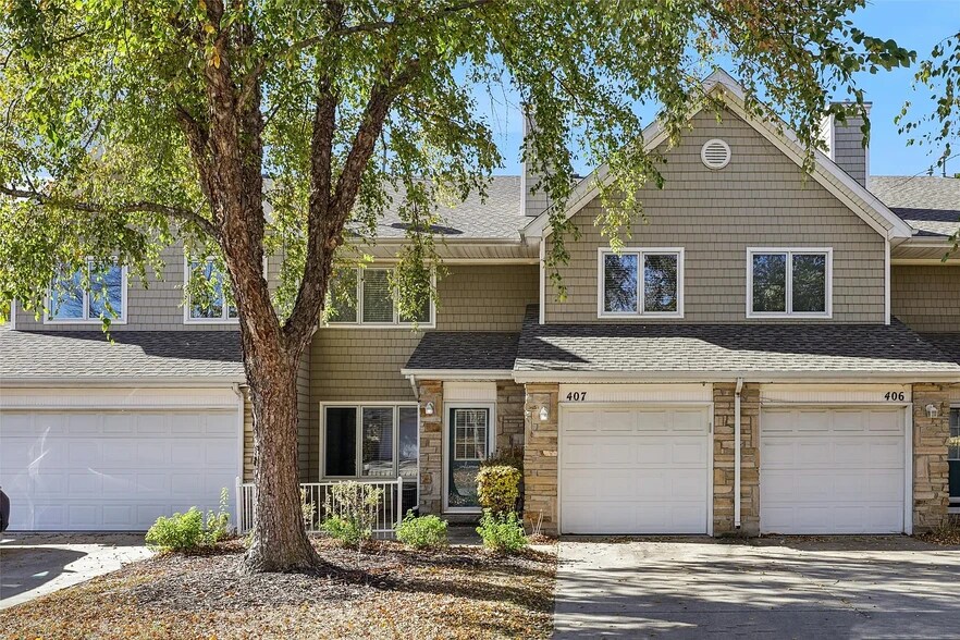 Building Photo - 811 Burr Oaks Dr