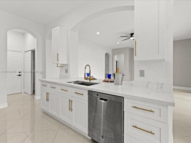 Building Photo - 1819 Mariners Ln