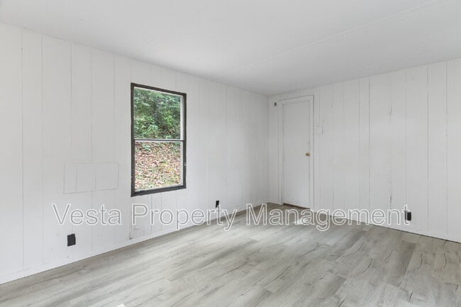 Building Photo - 703 Macedonia Rd