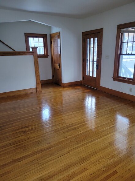 living room - 821 Talma St