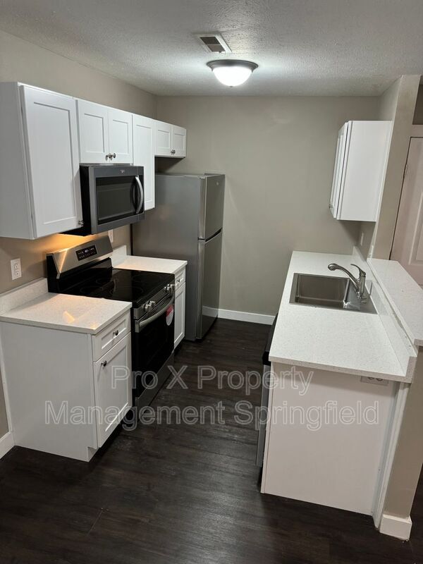 Building Photo - 2121 Southfork Dr