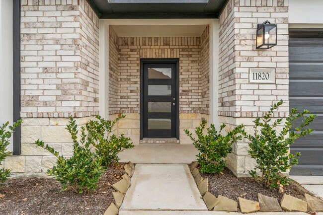 Building Photo - 11820 Whirlaway Dr