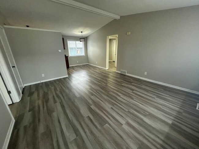 Building Photo - Updated 3 Bed / 2 Bath Home – Council Bluffs – $1,495/mo