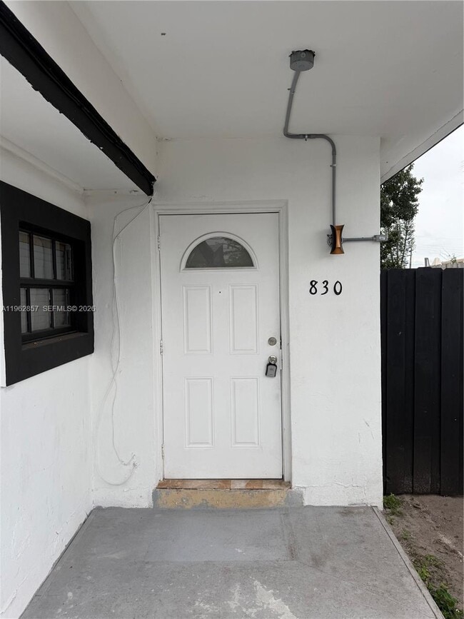 Building Photo - 830 SW 6th St