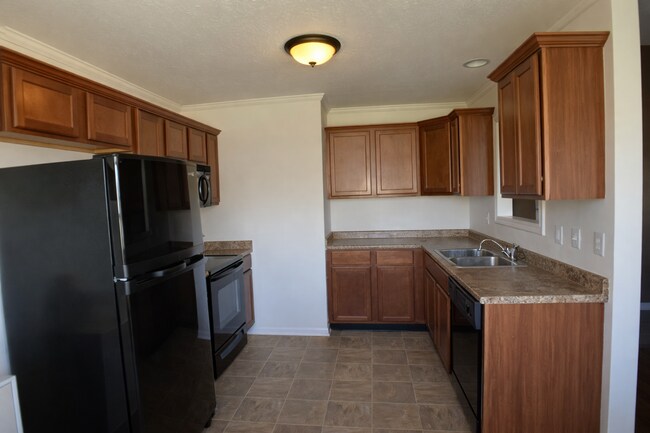 Building Photo - $1800 3 Bedrooms 2.5 Bath Brick Home with a bonus room!