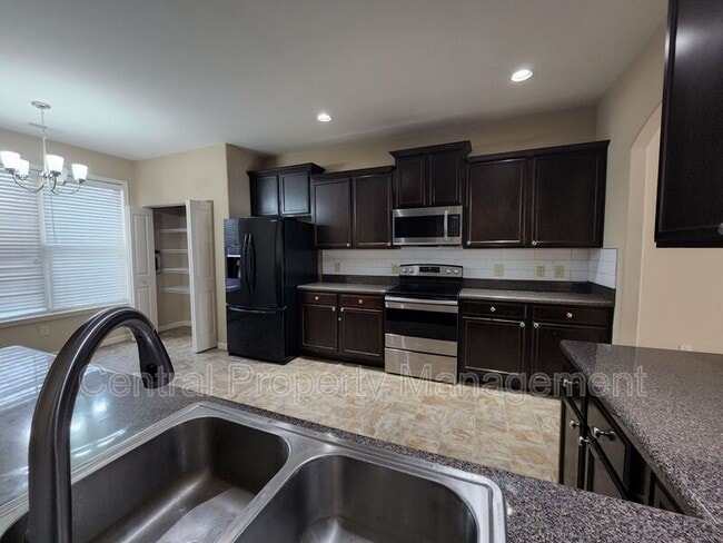 Building Photo - 1 Redwolf Ln