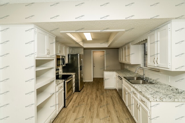 Building Photo - 7408 S Gum Ave