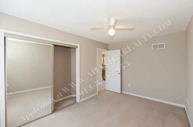 Building Photo - Beautiful 3 Bed 2 Bath Home in North KCMO-...