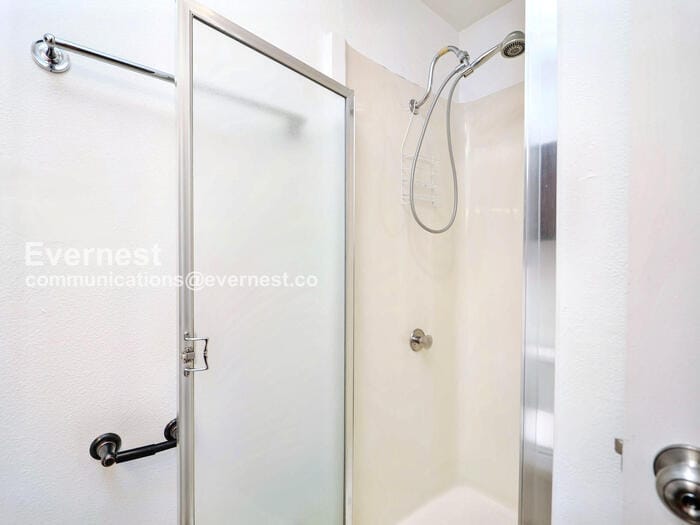 Building Photo - 6260 139th Ave NE