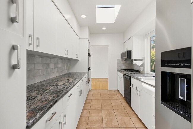 Building Photo - 45 Graystone Terrace